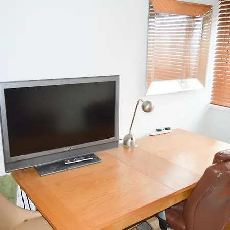 Cosy 1 Bedroom Flat On Gloucester Road North